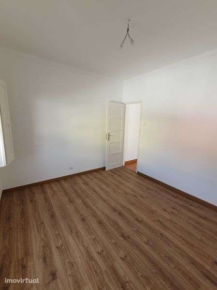 Andar de Moradia com garagem e quintal - Grande imagem: 2/12