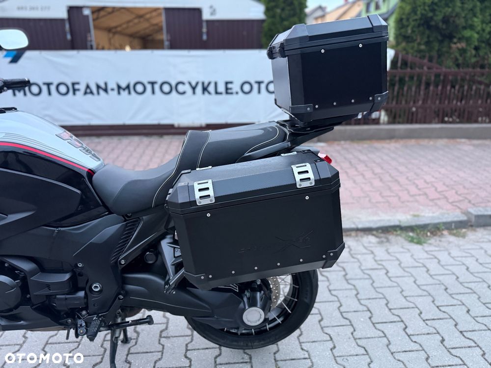 Honda VFR - 24