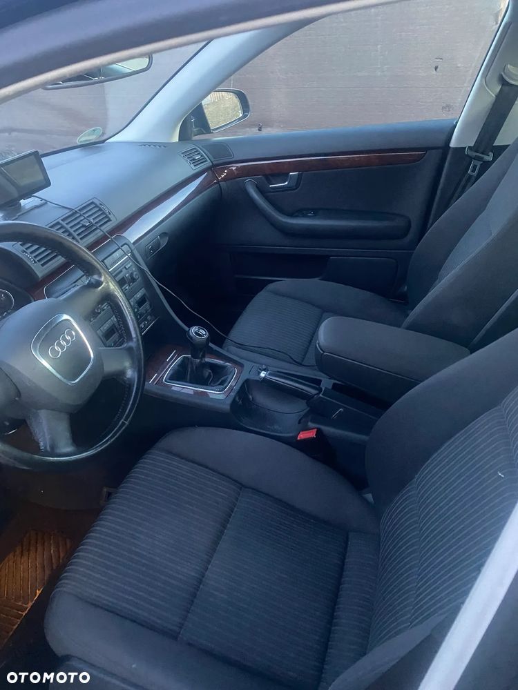 Audi A4 Limousine - 16