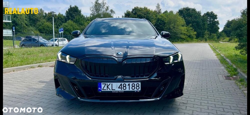 BMW 5 Series Touring 2024 photo 3