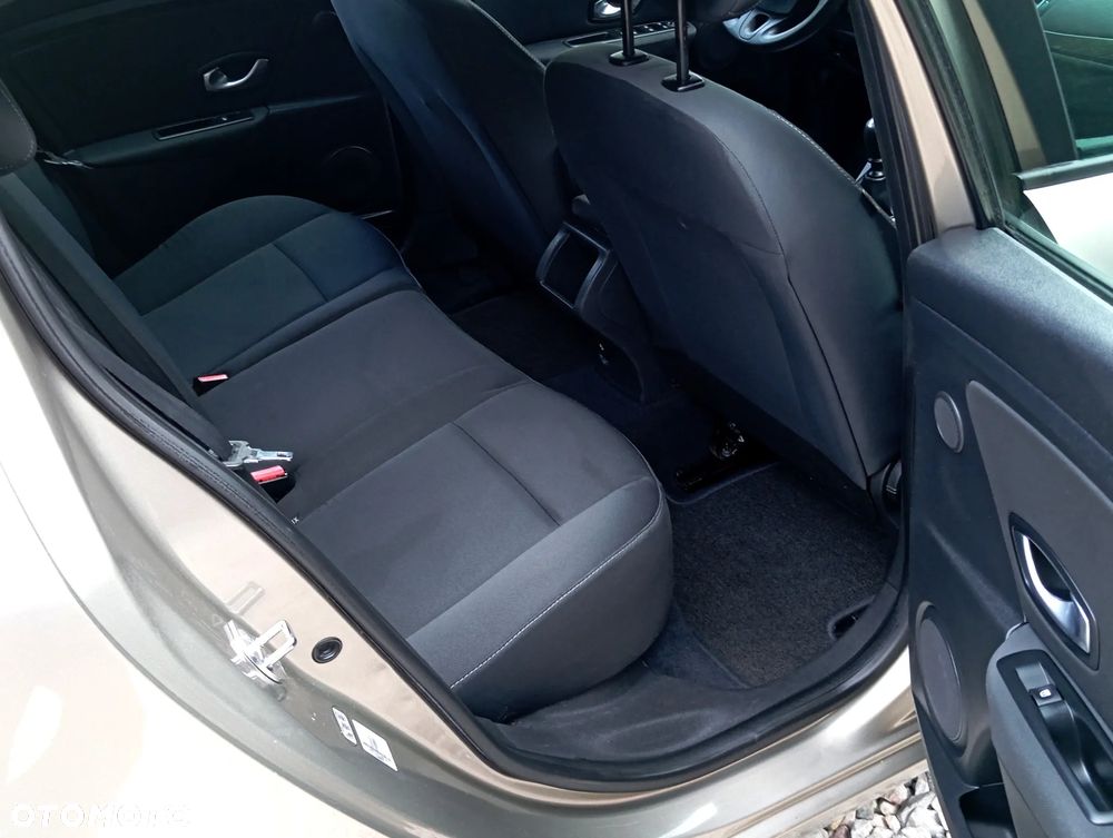 Renault Megane 1.6 16V 110 LIMITED - 17