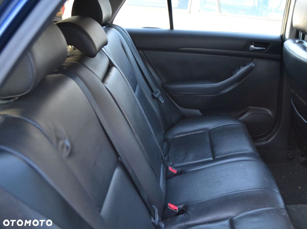 Toyota Avensis - 9