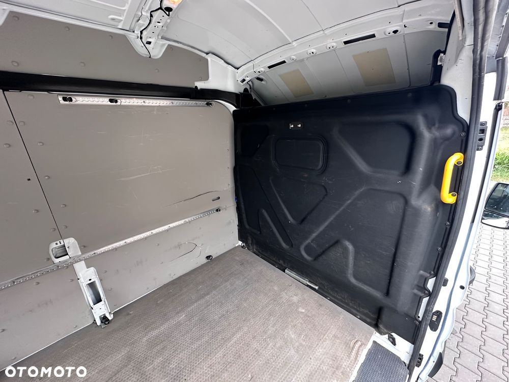 Ford Transit - 12