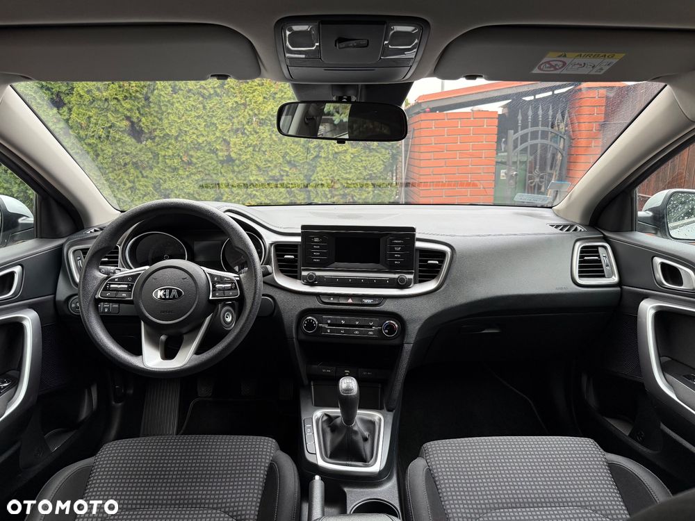 Kia Ceed - 12