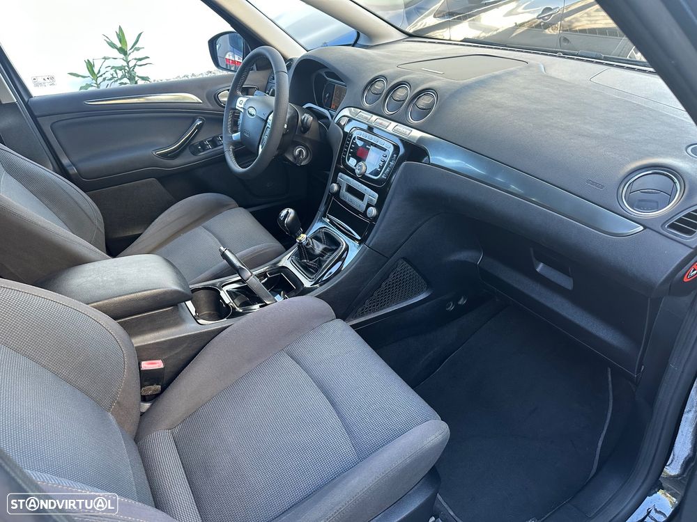Ford S-Max 2.0 TDCi Titanium 7L - 25