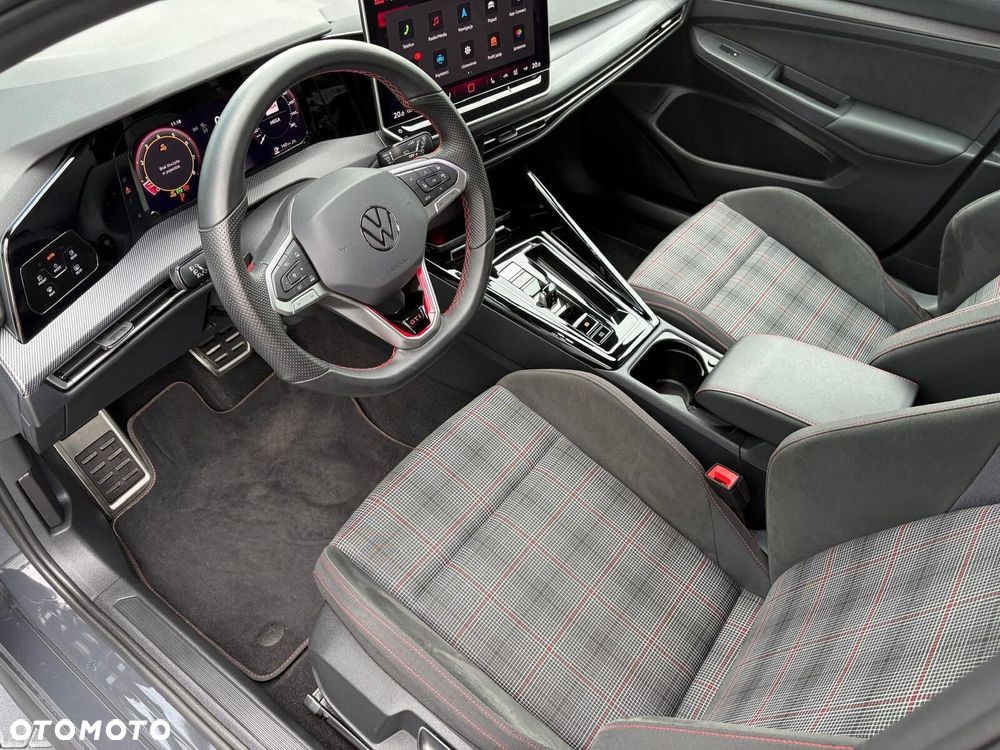 Volkswagen Golf - 10