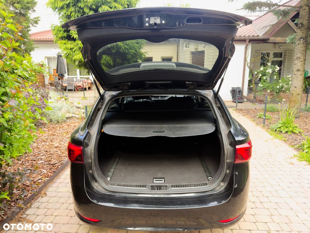 Toyota Avensis 1.8 Premium MS - 9