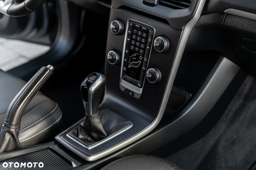 Volvo V40 D2 Momentum - 25