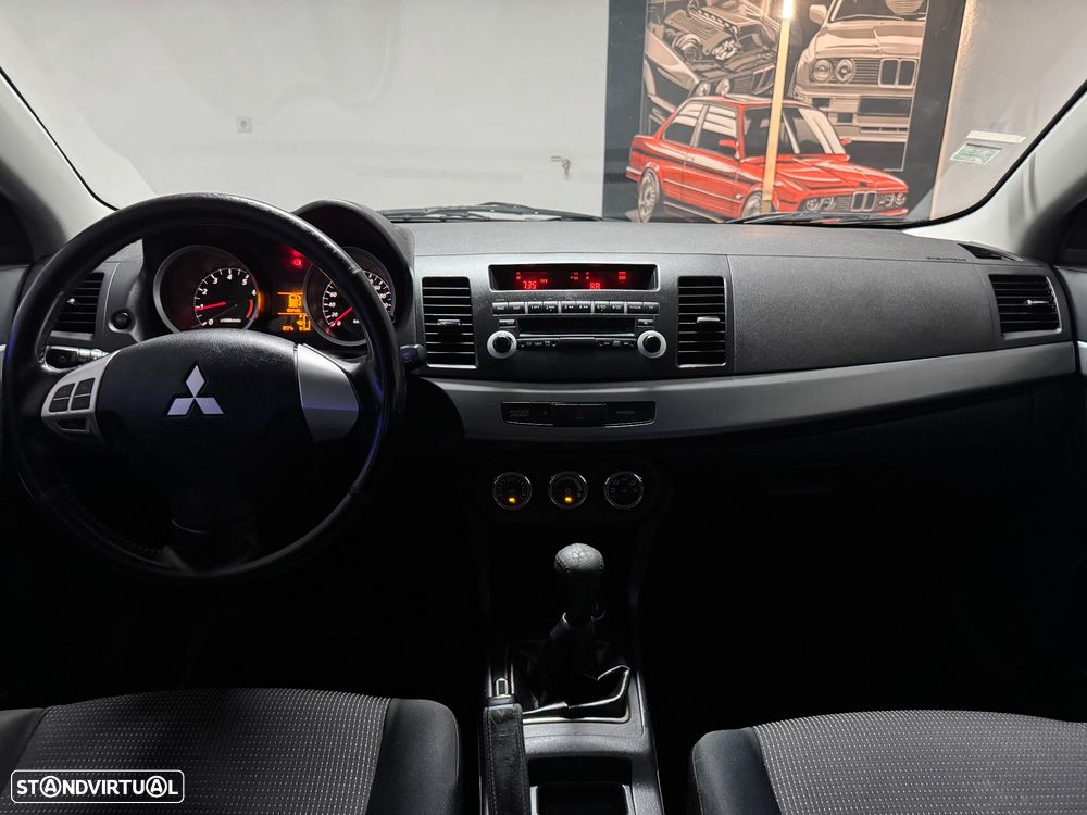 Mitsubishi Lancer Sportback 1.6 Invite Black Edition ClearTec - 38