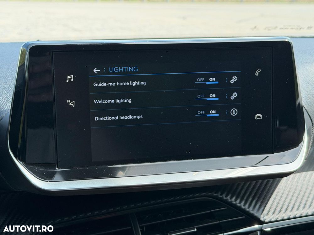 Peugeot 2008 1.2 L PureTech STT Allure - 28