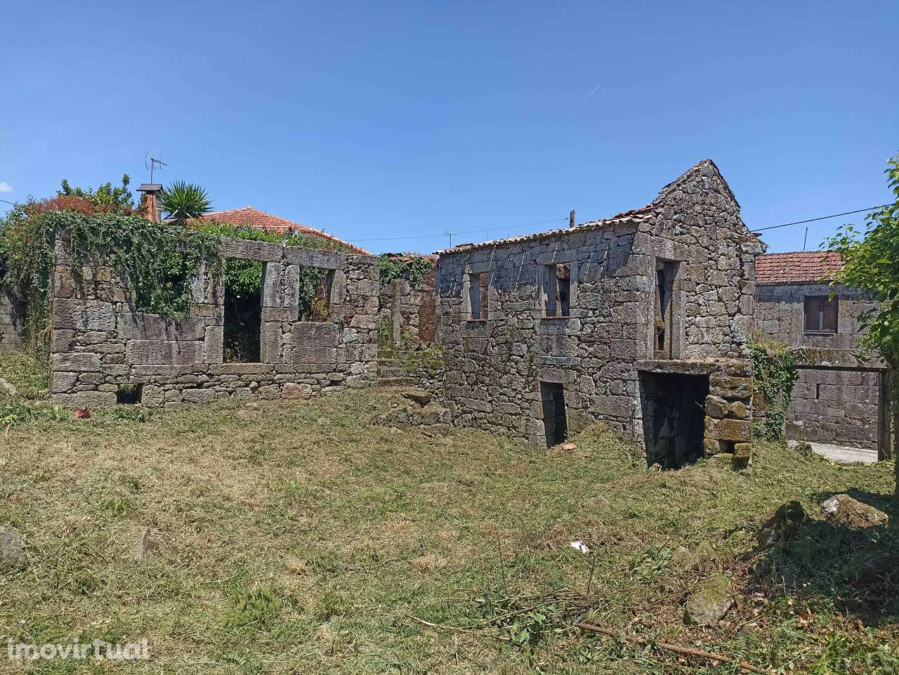 Terreno c/ ruinas para reconstrução - Grande imagem: 2/9
