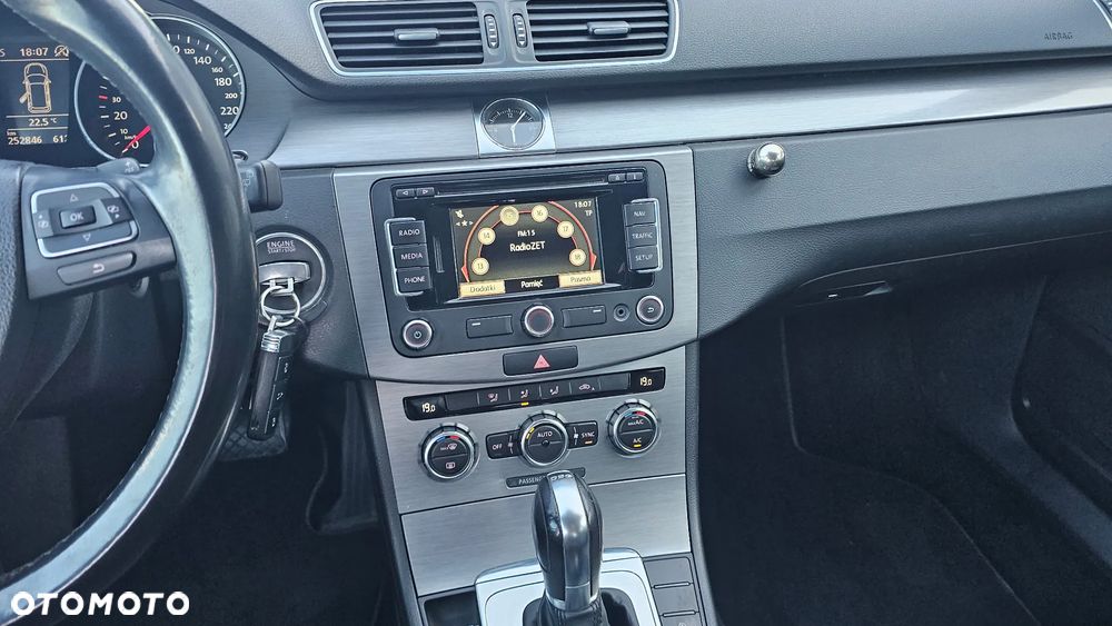 Volkswagen Passat 2.0 TDI Comfortline DSG - 11