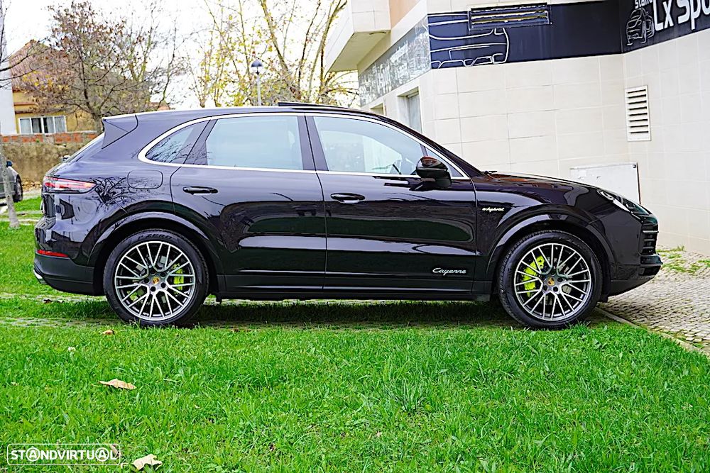 Porsche Cayenne Formula E - 10