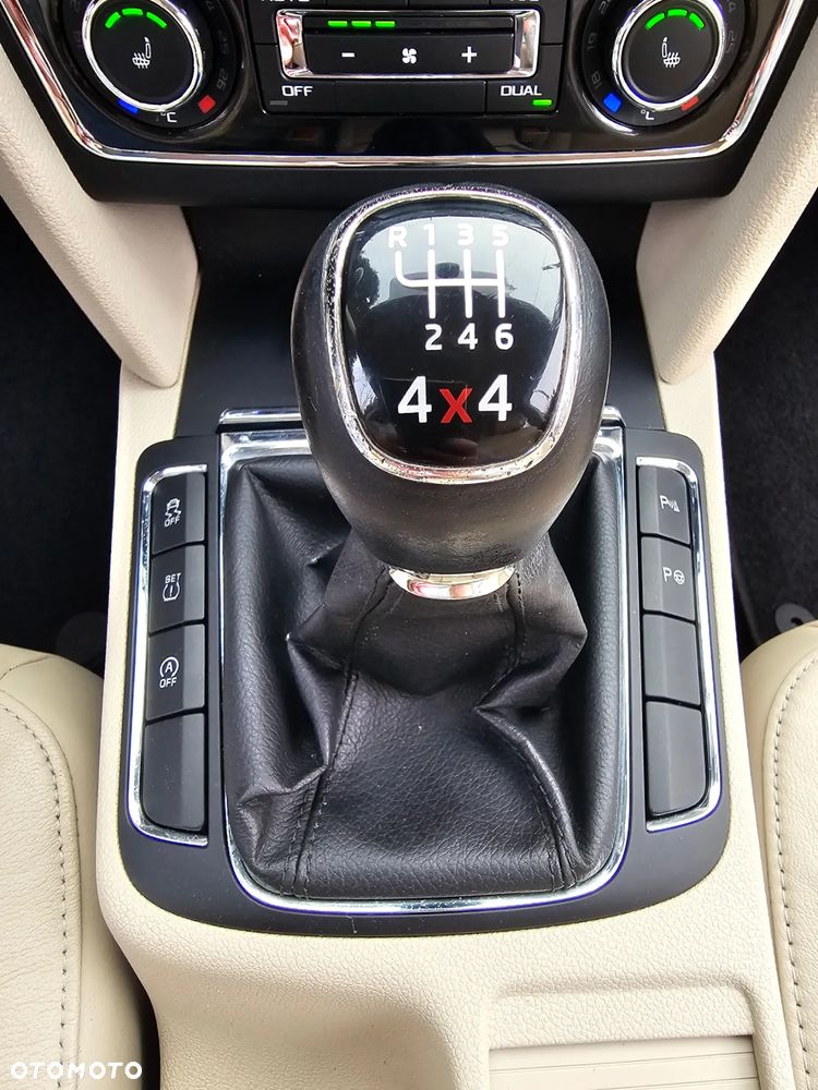 Skoda Superb 2.0 TDI 4x4 Elegance - 17