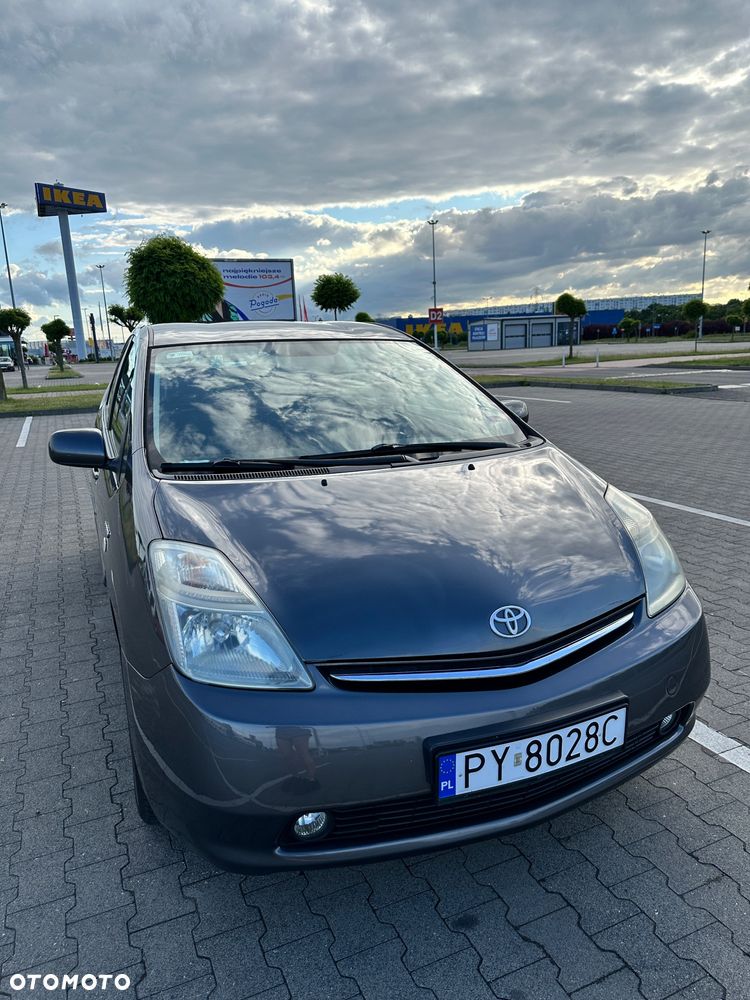 Toyota Prius - 4
