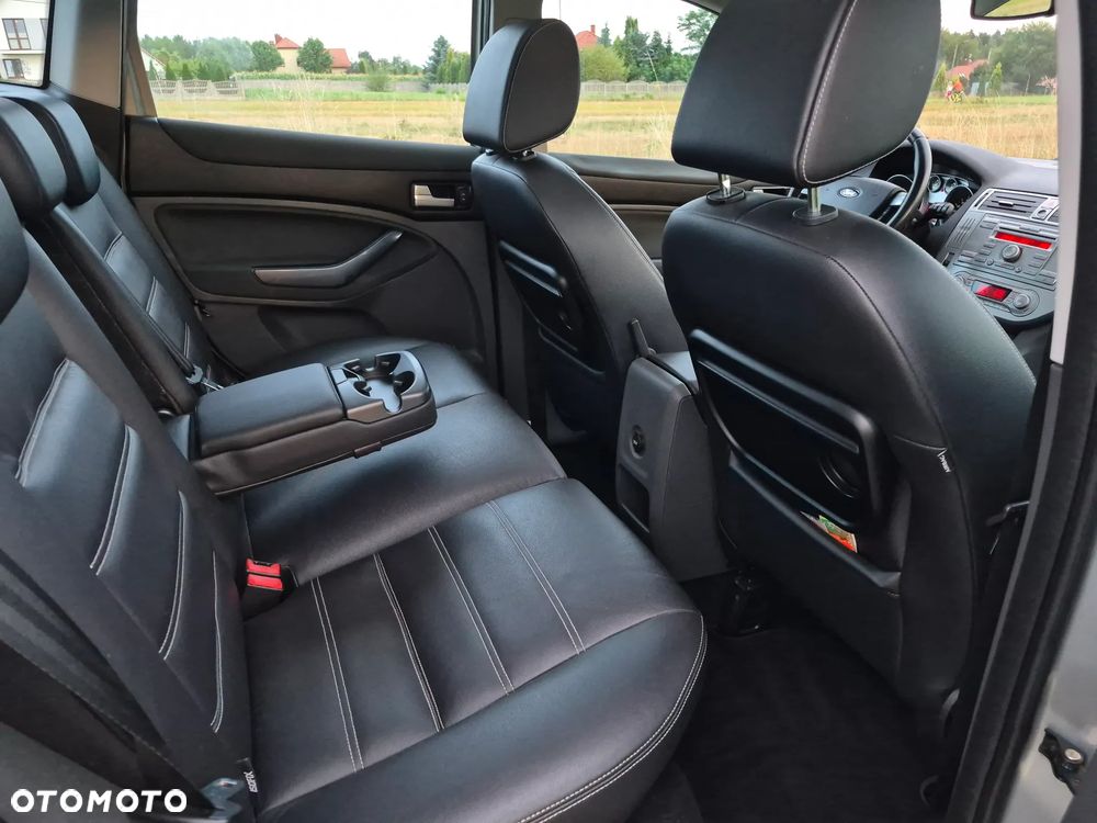 Ford Kuga 2.0 TDCi 2x4 Titanium - 24