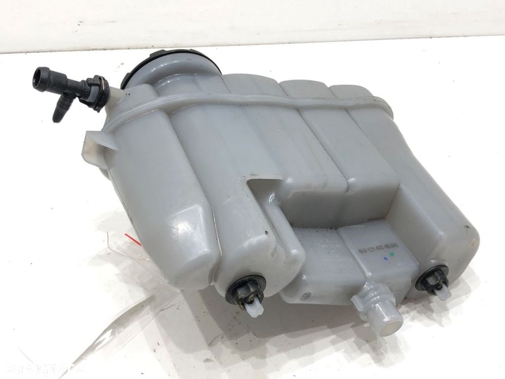 ZBIORNIK WYRÓWNAWCZY PŁYNU CHŁODZĄCEGO  AUDI A6 C8 Avant (4A5) 2018 - 2022 40 TDI Mild Hybrid - 3