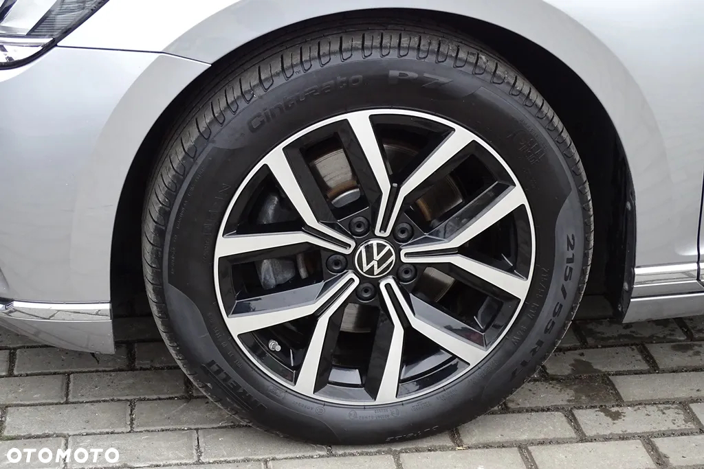 Volkswagen Passat Variant 2.0 TDI SCR DSG 4Motion Elegance - 17