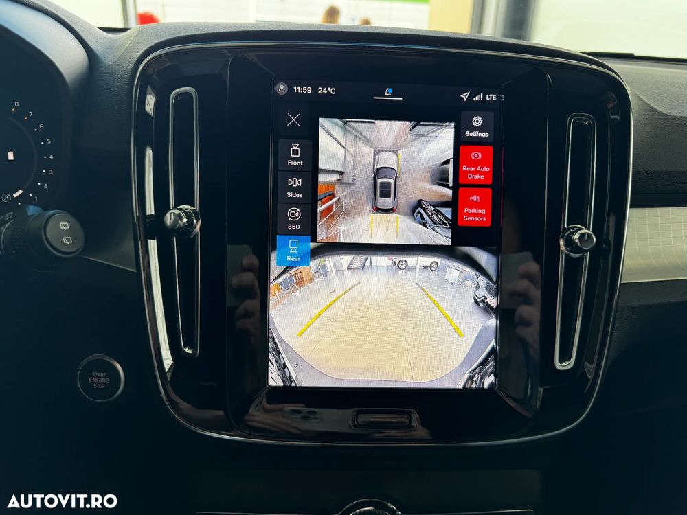 Volvo XC 40 B3 AT FWD MHEV Plus Dark - 16