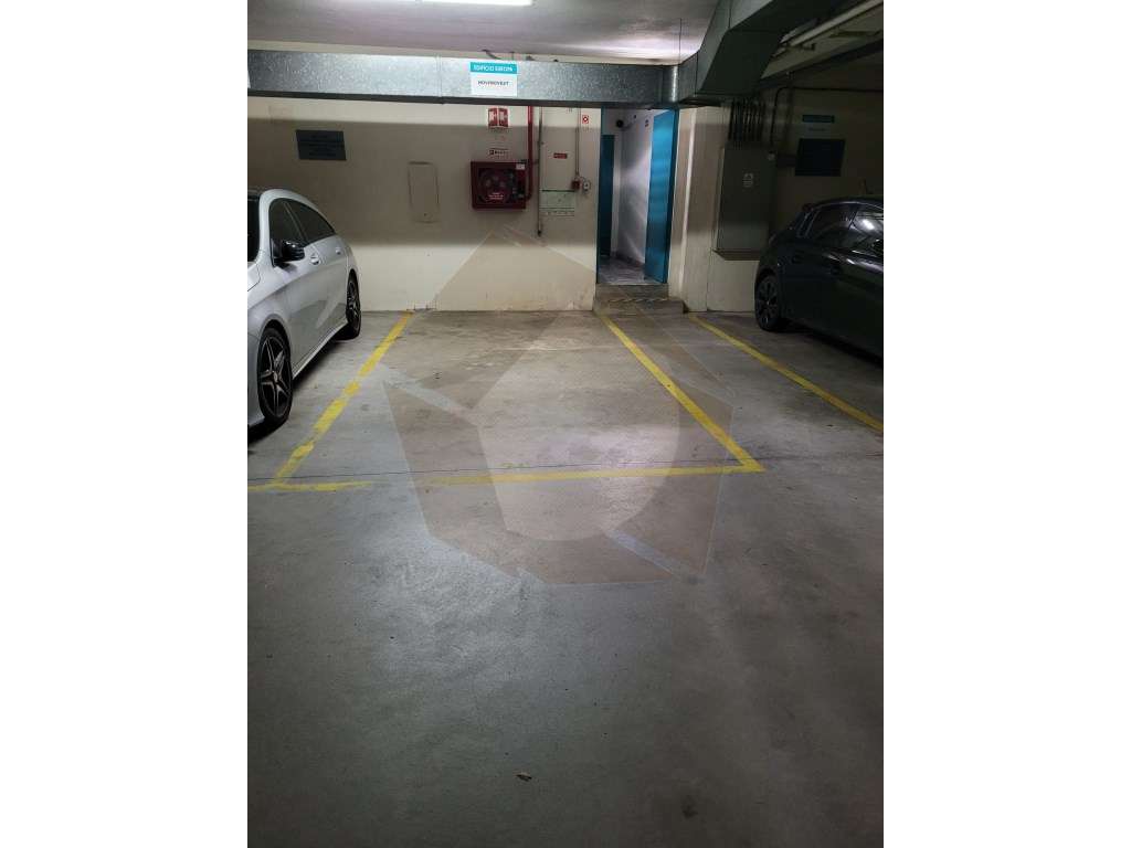 ARRENDAMENTO LUGARES GARAGEM - PERAFITA - Grande imagem: 4/6