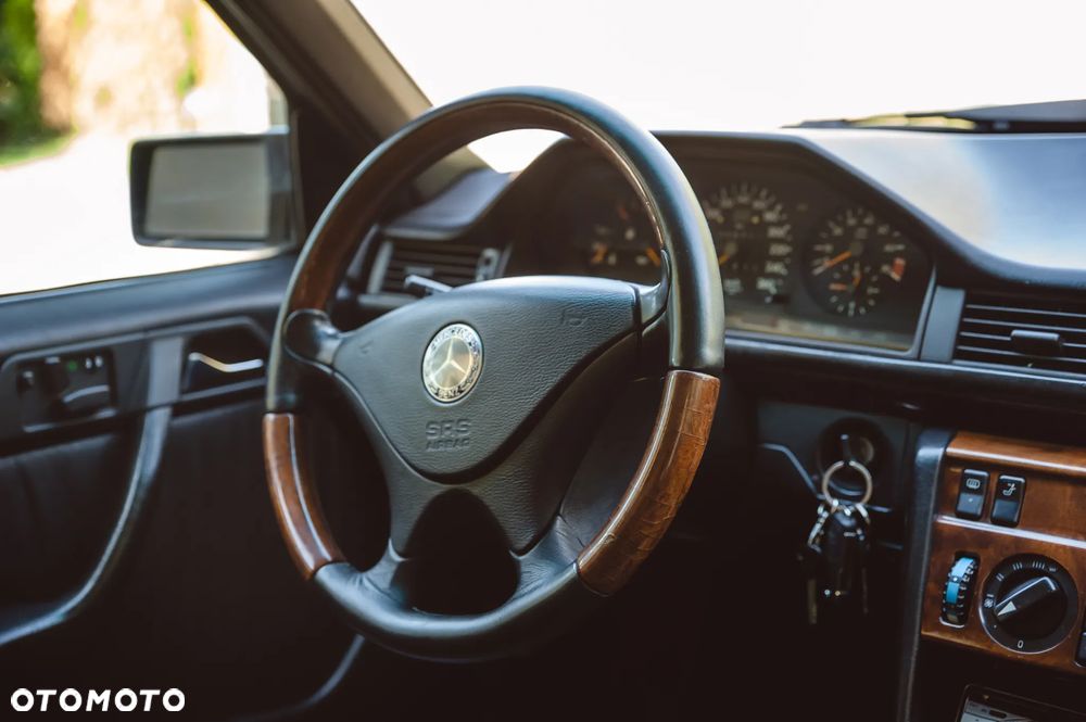 Mercedes-Benz Klasa E - 26