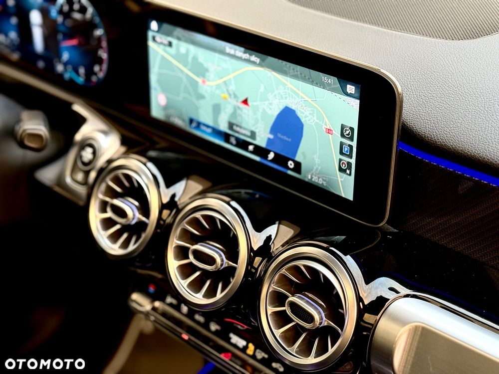 Mercedes-Benz GLB 250 4-Matic AMG Line 8G-DCT - 34