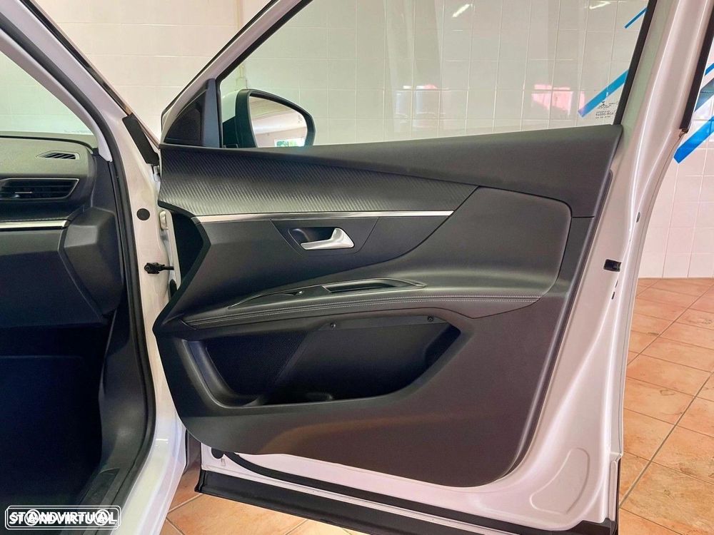 Peugeot 3008 1.2 PureTech Allure EAT6 - 34