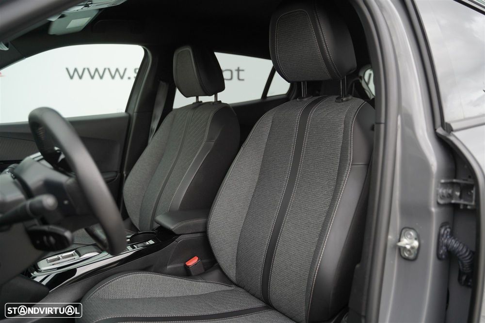 Peugeot e-2008 54 kWh Allure - 28