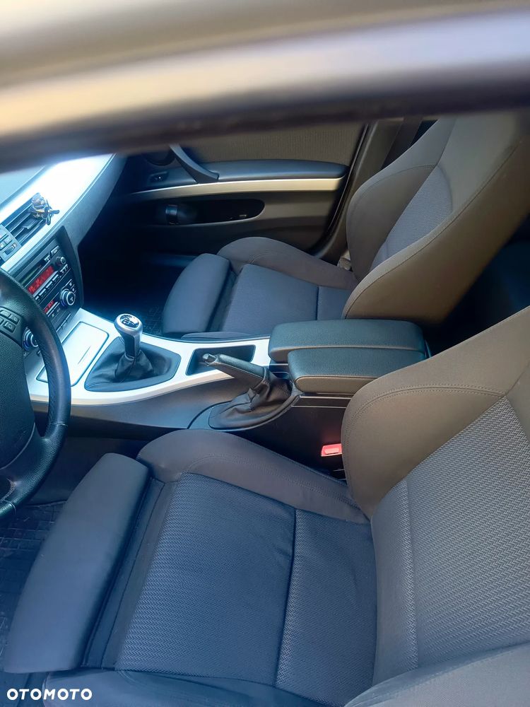 BMW Seria 3 320i - 11
