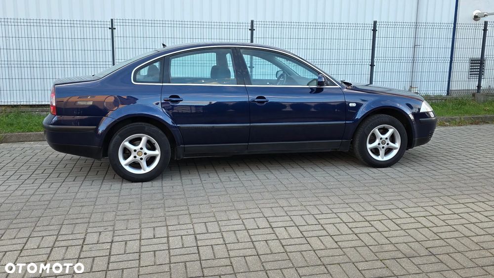 Volkswagen Passat 1.6 Comfortline - 16