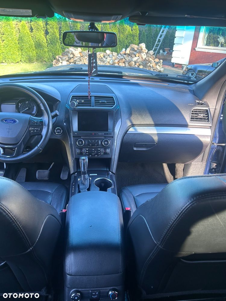 Ford Explorer - 11