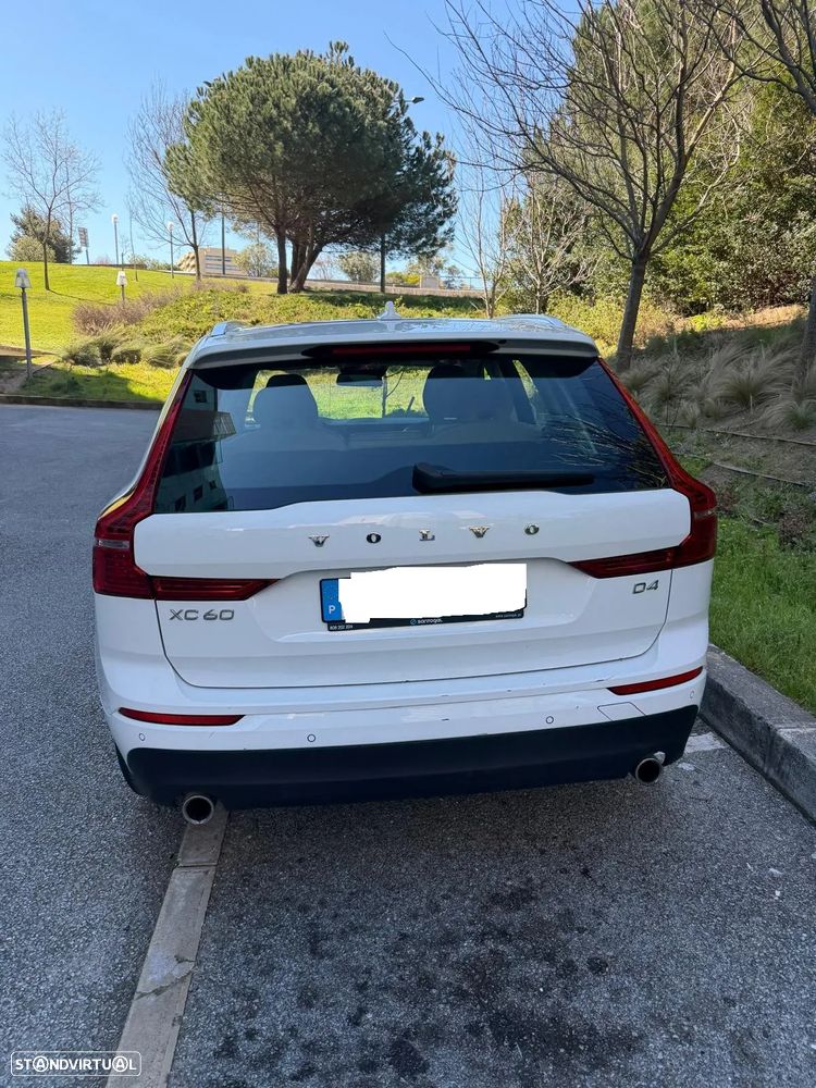 Volvo XC 60 2.0 D4 Momentum AWD Geartronic - 8