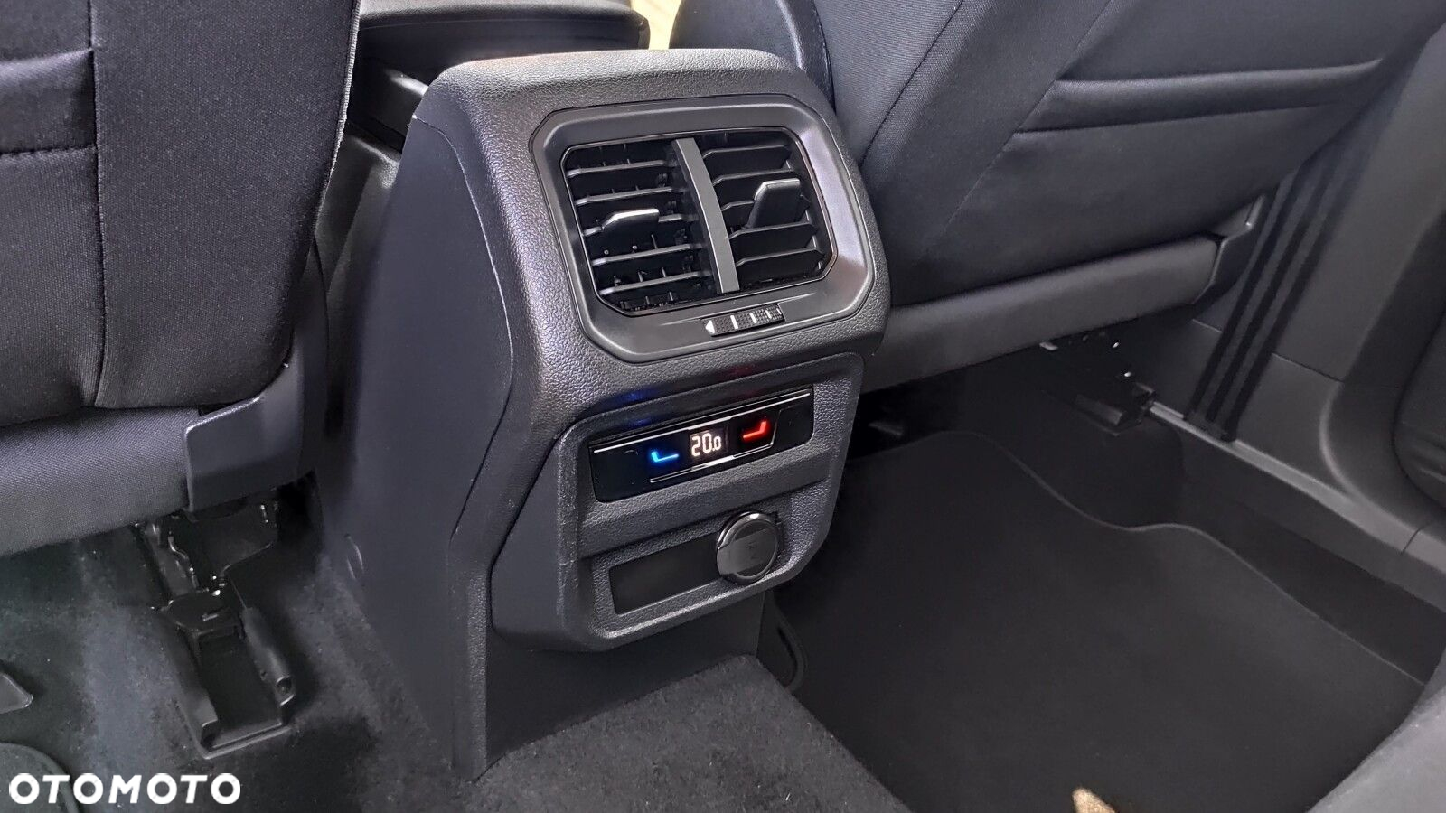 Volkswagen Tiguan - 33