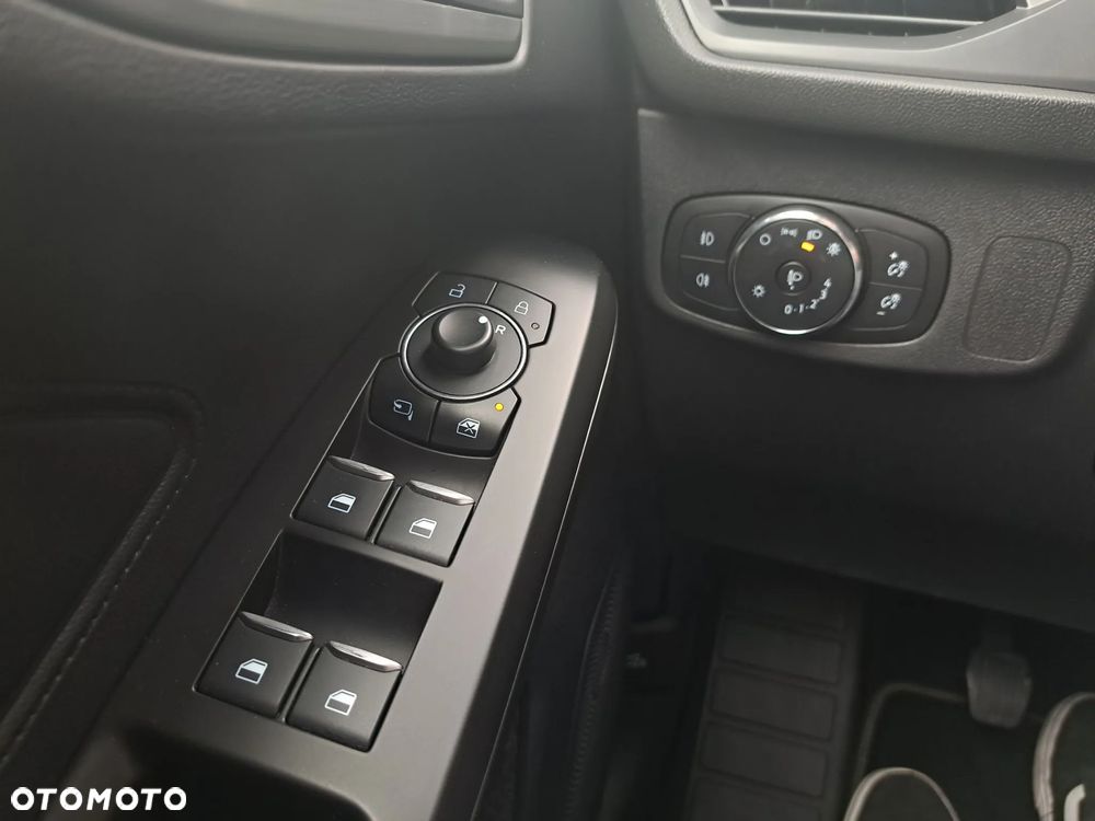Ford Focus 1.0 EcoBoost Titanium X - 37