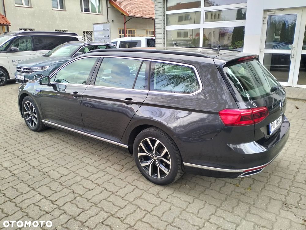 Volkswagen Passat - 12