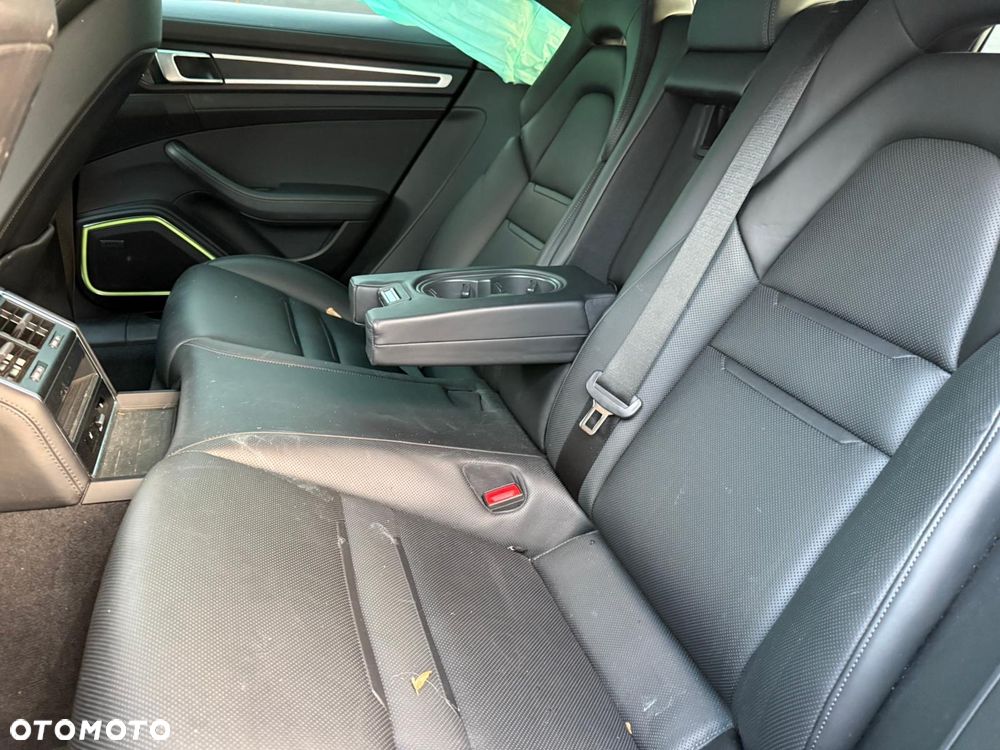 Porsche Panamera - 21