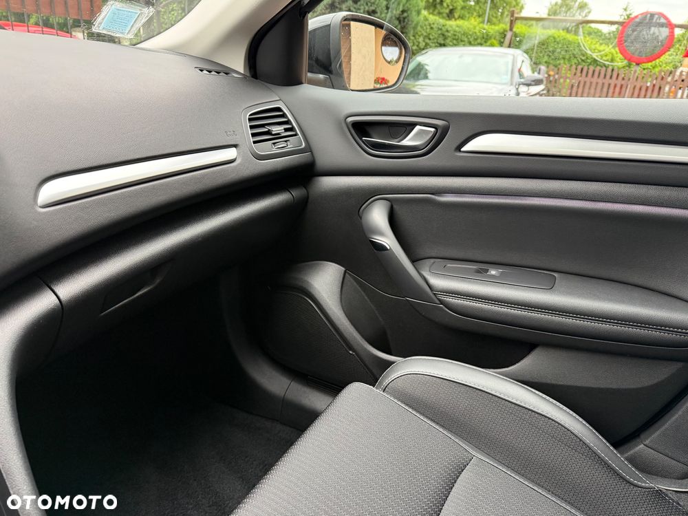 Renault Megane TCe 140 GPF EDC INTENS - 19