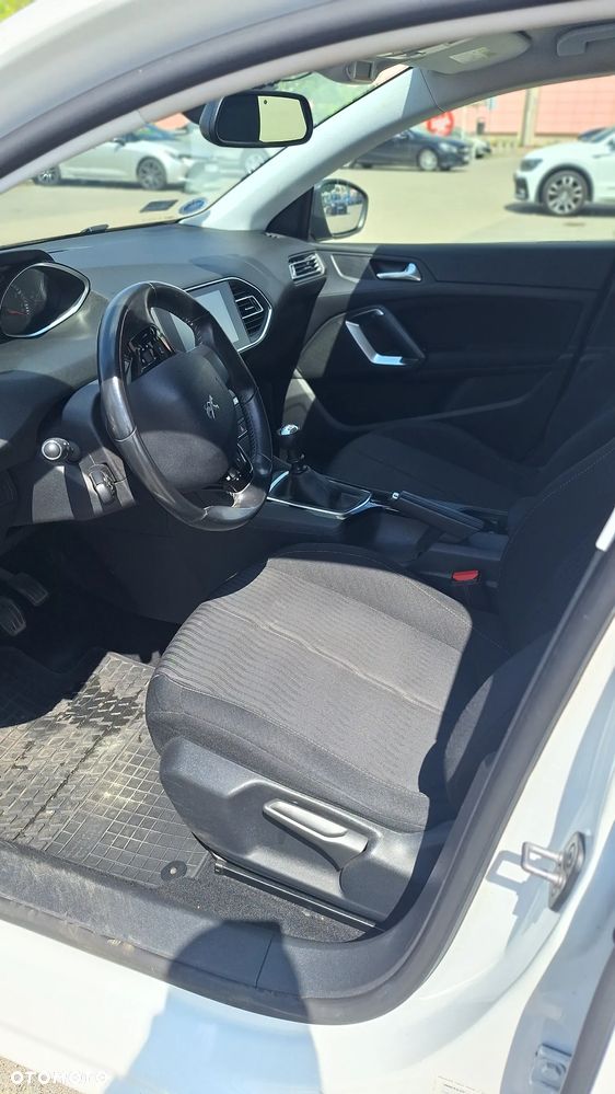 Peugeot 308 125 THP Active - 11