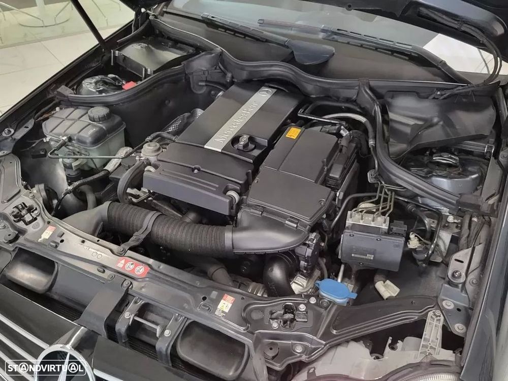Mercedes-Benz CLK 200 K Avantgarde Aut. - 32