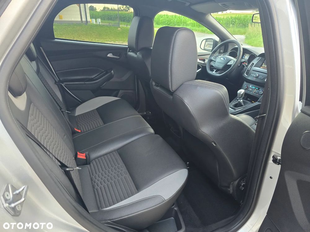 Ford Focus 2.0 EcoBoost ST mit Leder-Sport-Paket - 27