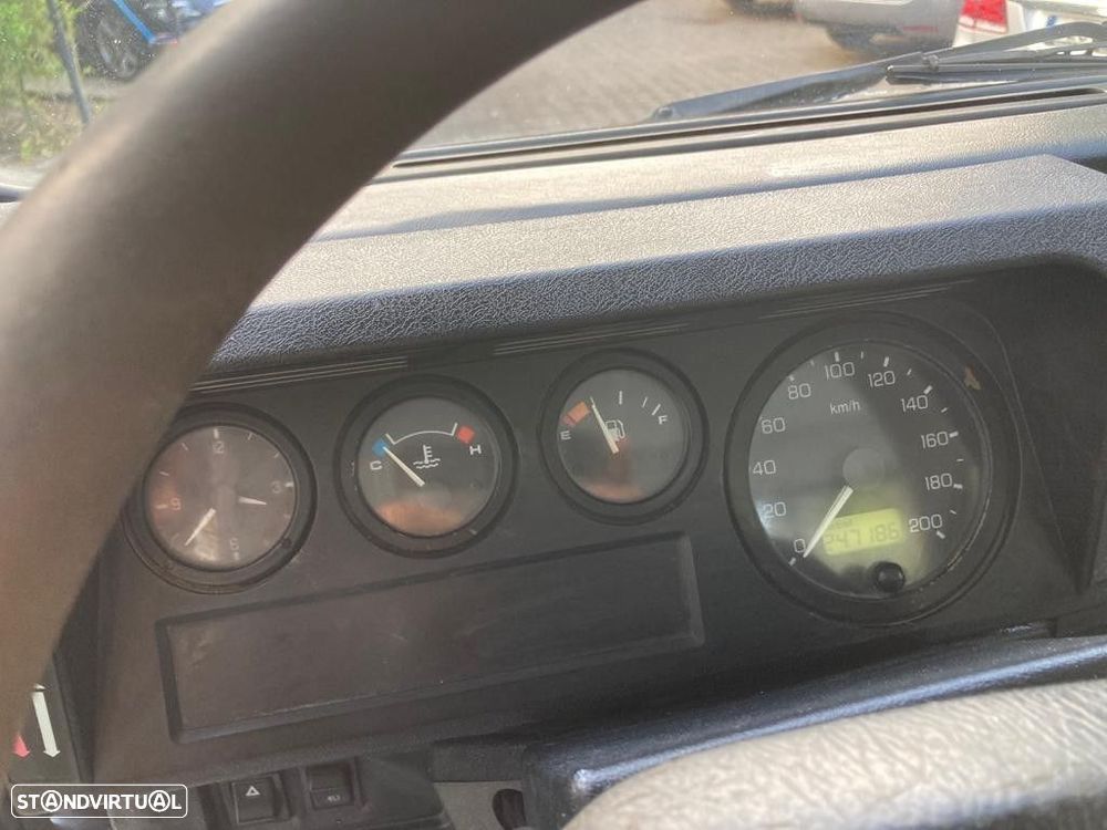 Land Rover Defender - 7