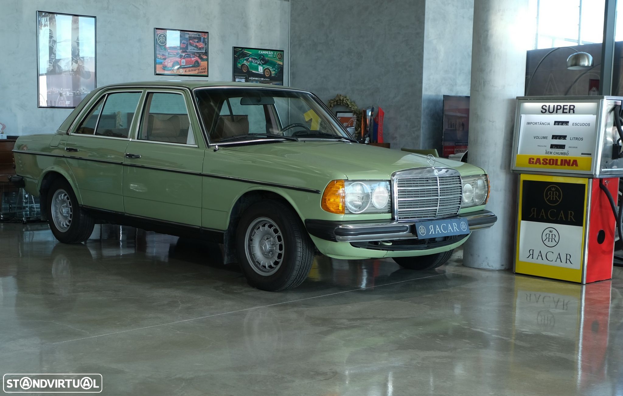 Mercedes-Benz 220 - 1