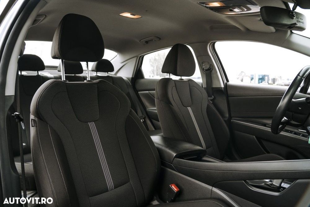 Hyundai Elantra - 25