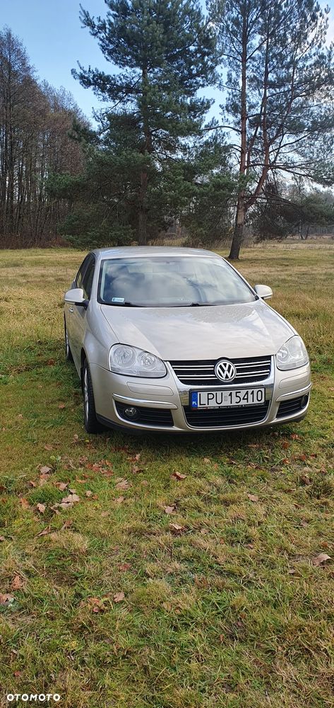Volkswagen Jetta 1.6 FSI Comfortline - 2