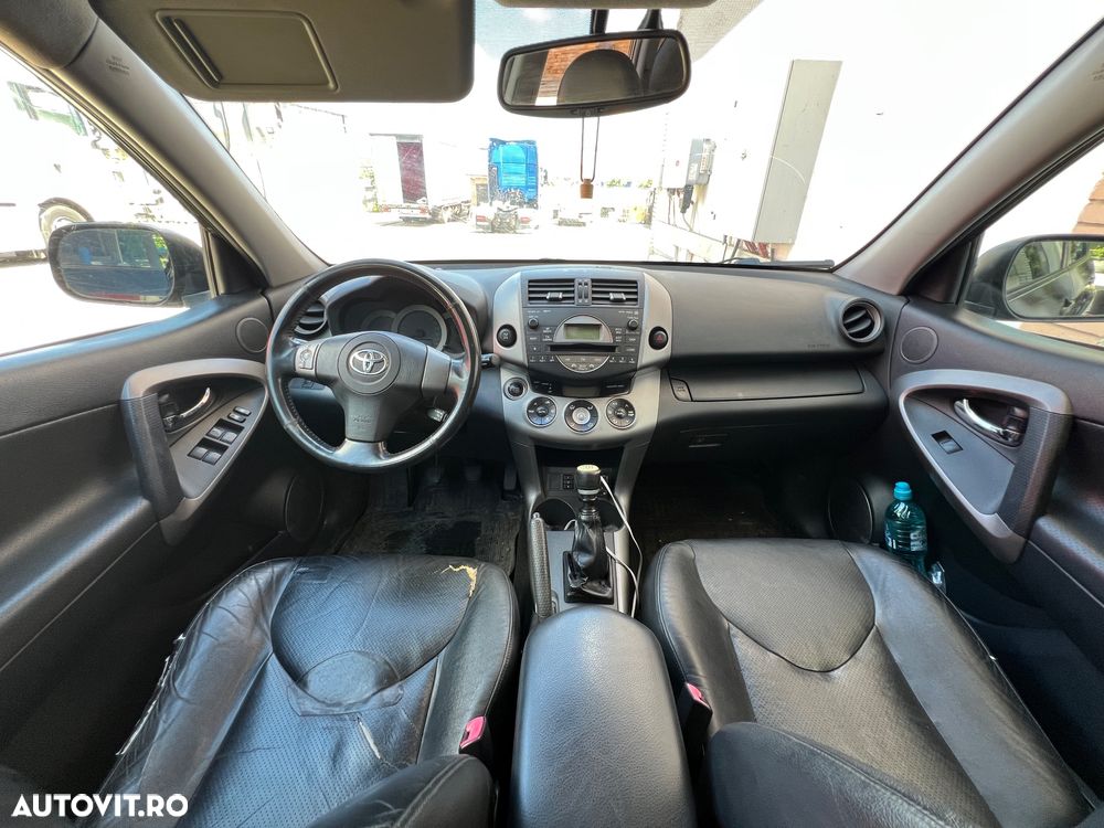 Toyota RAV4 - 6