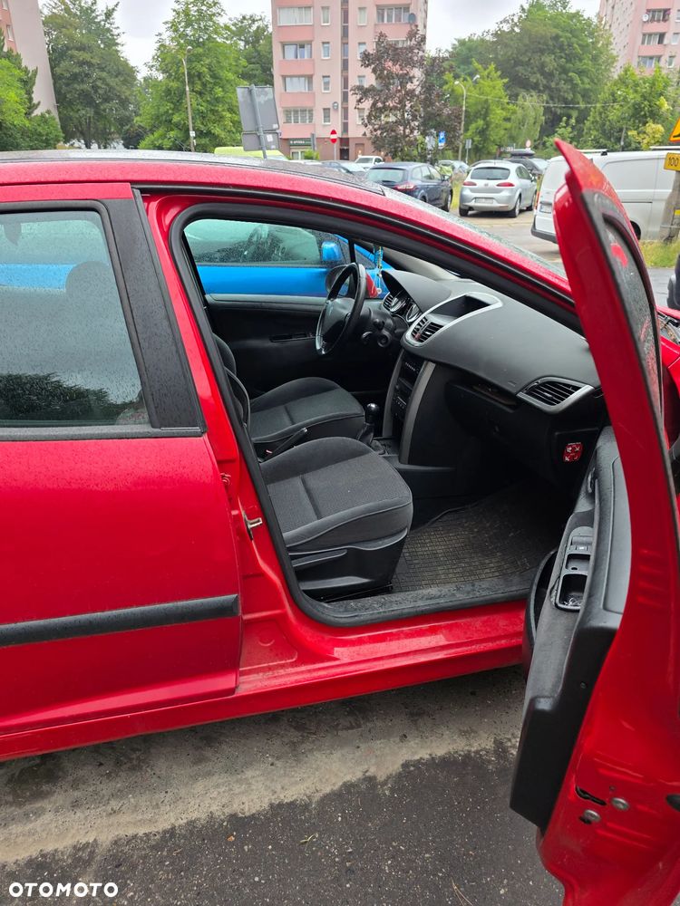 Peugeot 207 - 8
