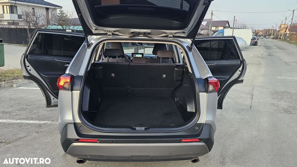 Toyota RAV4 2.5 4x4 Team Deutschland - 12