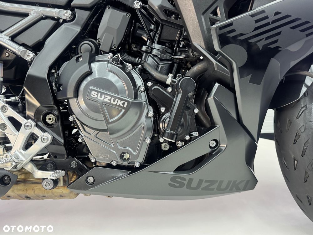 Suzuki GSX - 12
