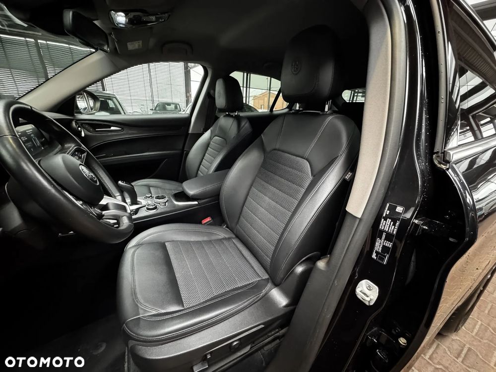 Alfa Romeo Stelvio 2.0 Turbo Sprint Q4 - 13