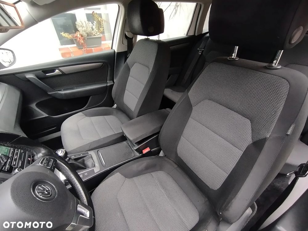 Volkswagen Passat - 11